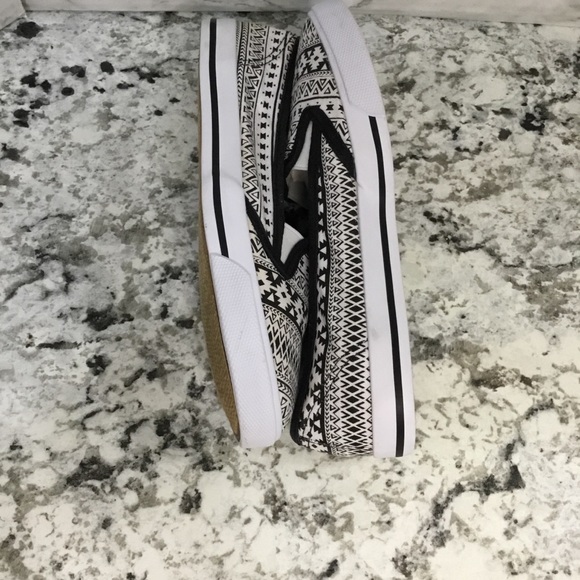 Austin Trading Company Women's Sneakers/Tennis Shoes - Picture 8 of 12